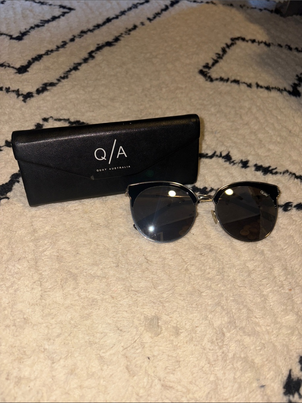 Quay Australia Mia Bella Black Round Metal-Trim Sunglasses